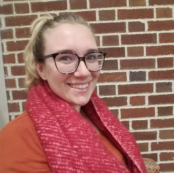 Meet your Posher, Raegan - Picture 1 of 1